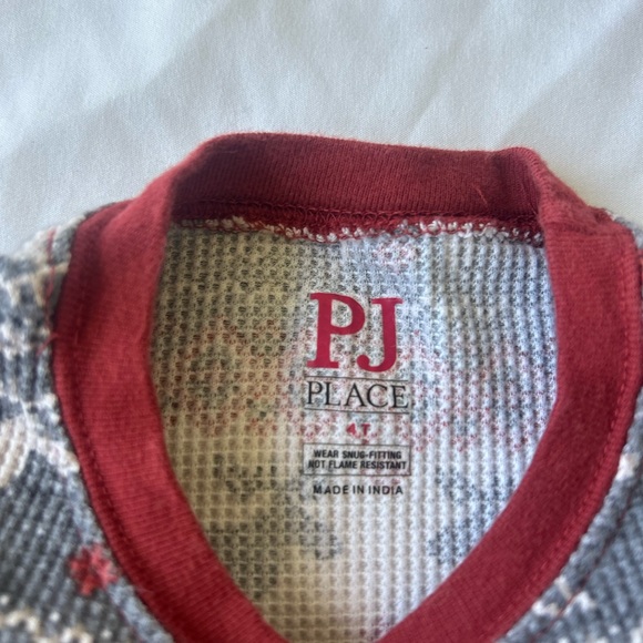 Pajamas size 4T - Picture 3 of 3